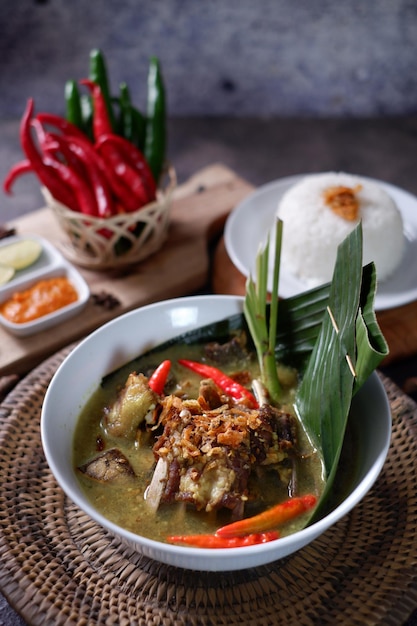 Photo photo selected focus gulai sapi is beef curry typically traditional food from surakarta_1