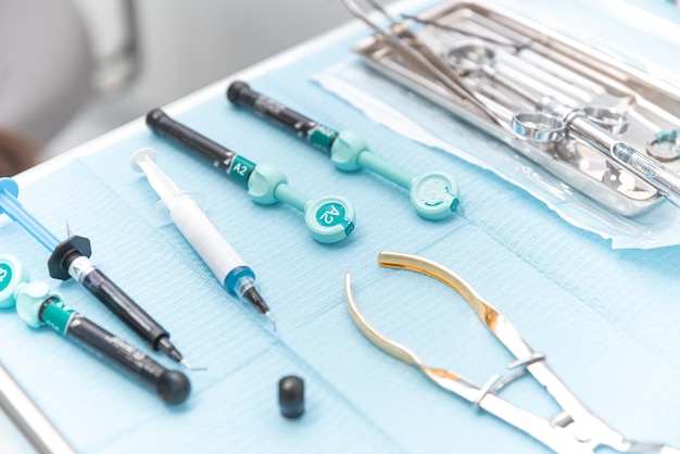 Photo of a set of steril dentistry tools or instruments lying on a table