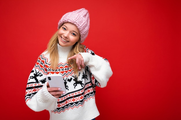 Photo shot of attractive smiling positive good looking young woman wearing casual stylish outfit