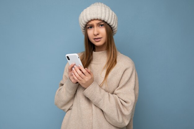 Photo shot of attractive upset dissatisfied good looking young woman wearing casual stylish outfit