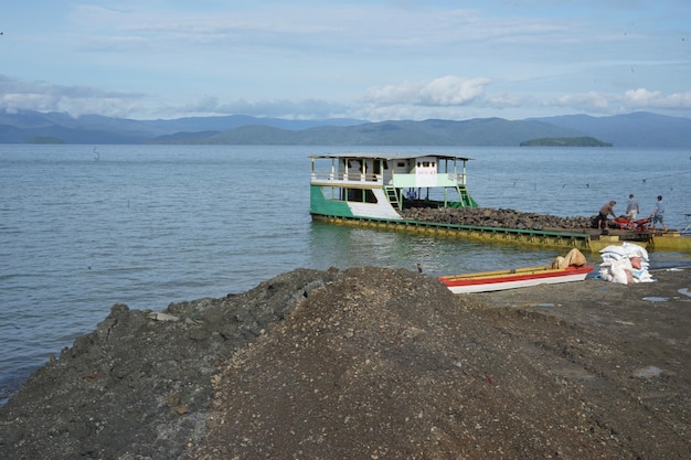 A photo showing a cargo ship carrying stones