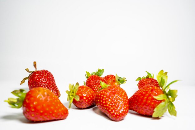 Photo strawberries isolated on white background