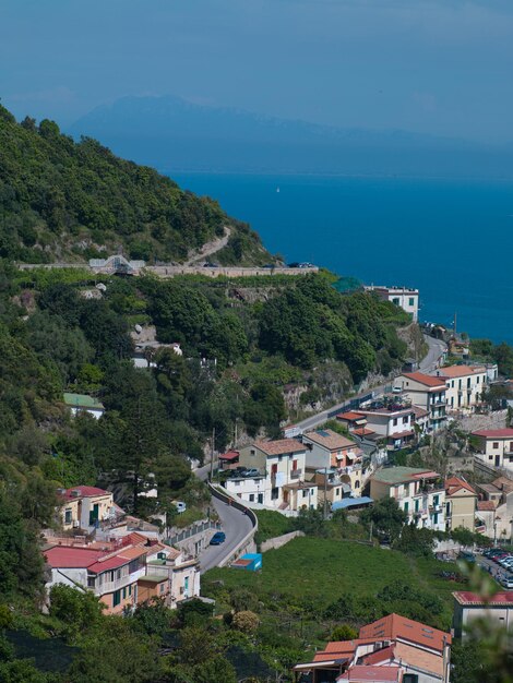 Photo streetscape sea mountains cliffs in Crimea