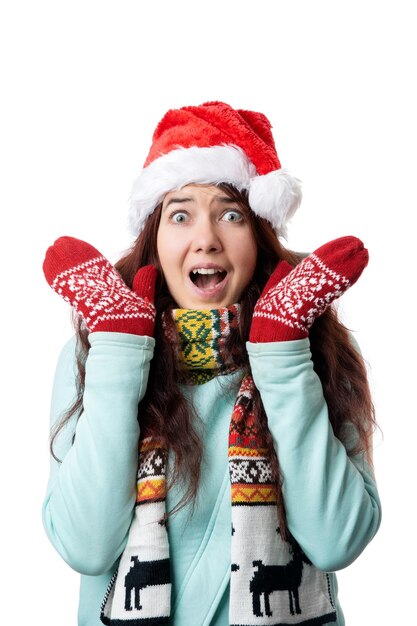 Foto foto di una donna sorpresa con il berretto di babbo natale