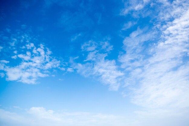 Foto foto nuvola bianca sul cielo blu