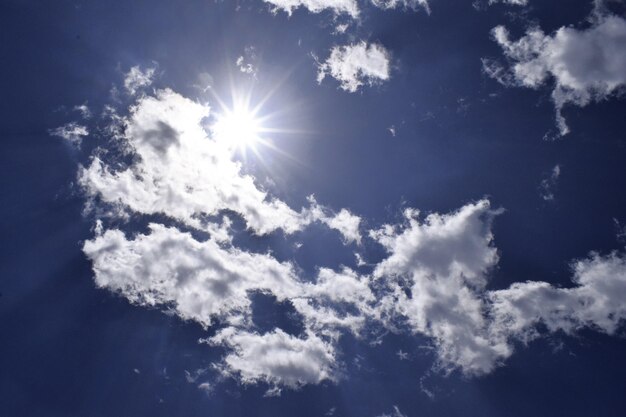 Фото Фото белое облако на голубом небе