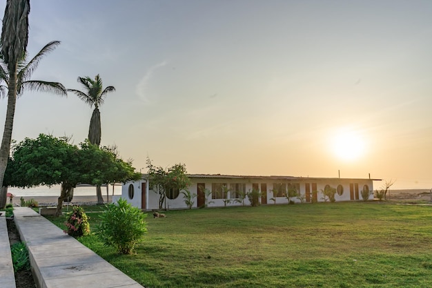 Fotolibro del tramonto sulla spiaggia del perù