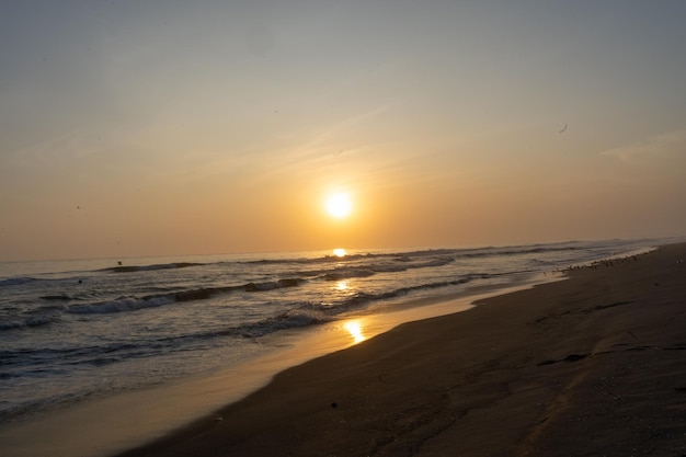 ペルーのビーチに沈む夕日の写真集