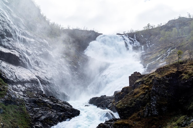 Фотография водопада Кьосфоссен во Фламе, Норвегия.