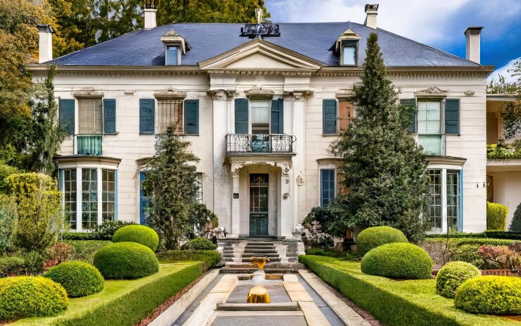 Photo photograph of large luxurious mansion