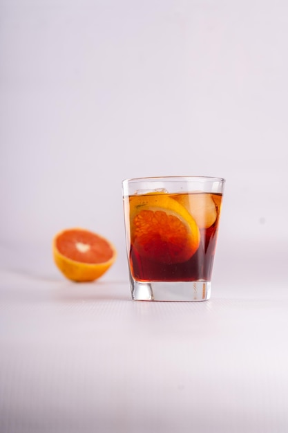 Photo photograph of the negroni cocktail with a white background