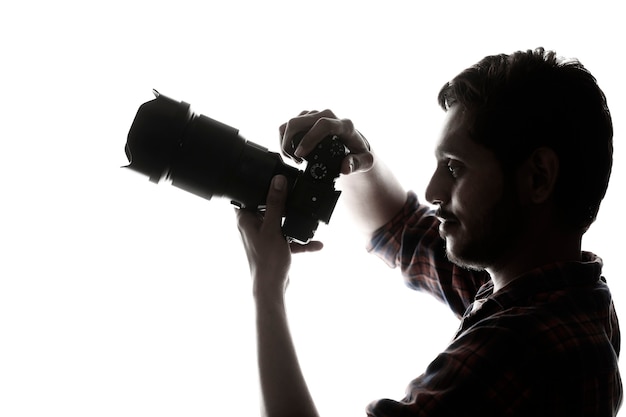 Photo photographer with camera on white wall