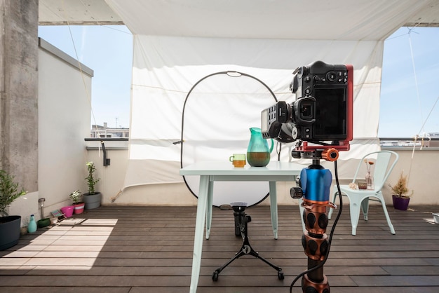 Foto fotografare vaso e tazzina sul terrazzo