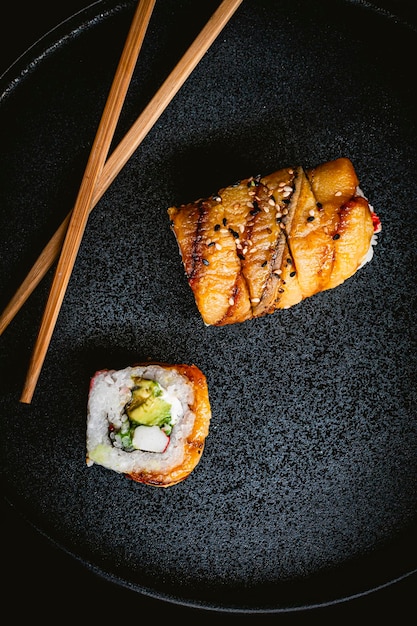 Photo photography of exquisite sushi roll banana and crab sushi on blue rustic plate