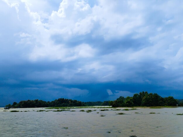 Photo photography natural environment with river and mountain morning view