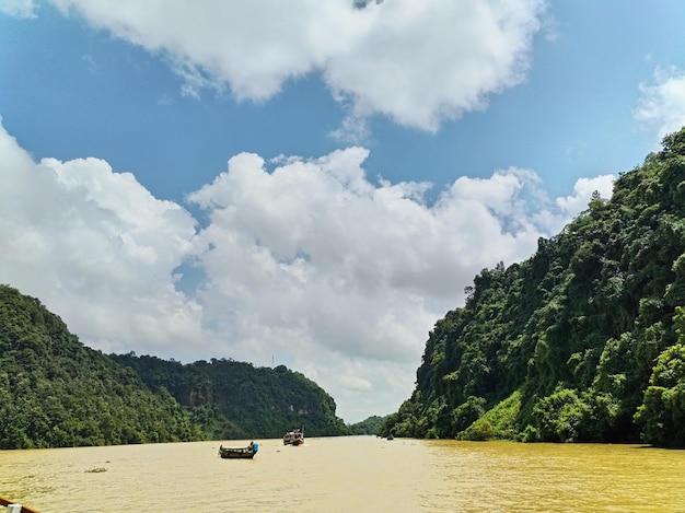 Photo photography natural environment with river and mountain morning view