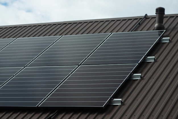 屋根の太陽光発電ソーラーパネル