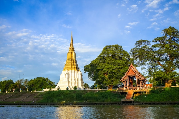 Phra Chedi Sisuriyothai-tempel, Ayutthaya, Thailand
