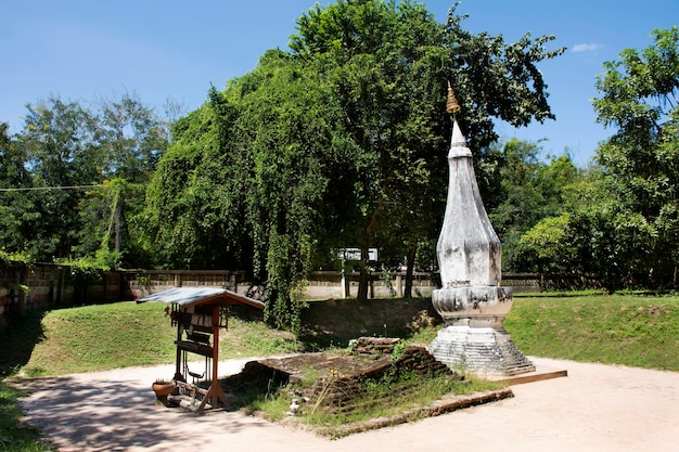 Phra That Kong Khao Noi는 고대 stupa 또는 Chedi 신성한 불교 유물을 모시는 건축물입니다. 태국인과 방문한 여행자를 위해 Yasothon Thailand에서 18th20th 세기에 지어졌습니다.