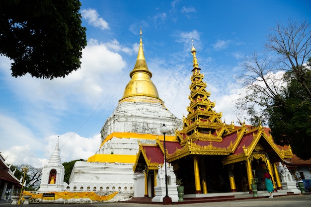 Photo phrakaew dontau temple in lampang, thailand