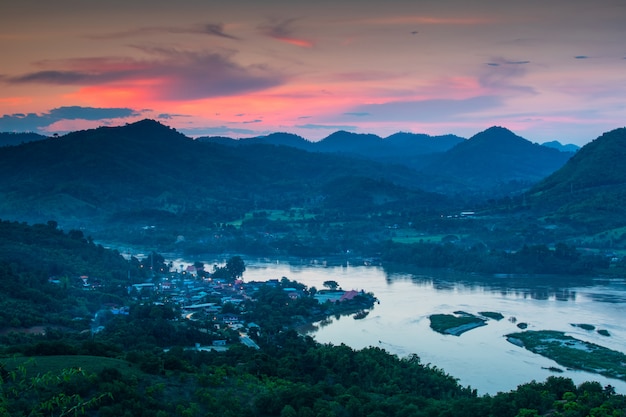 Phu-lum-duan、タイとルーイ、タイの国境のメコン川の風景