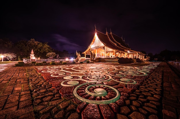 사진 푸프라오 (phu prao) 사원 (ubon ratchathani) 은 태국 북동부에 있는 유명한 사원이다.