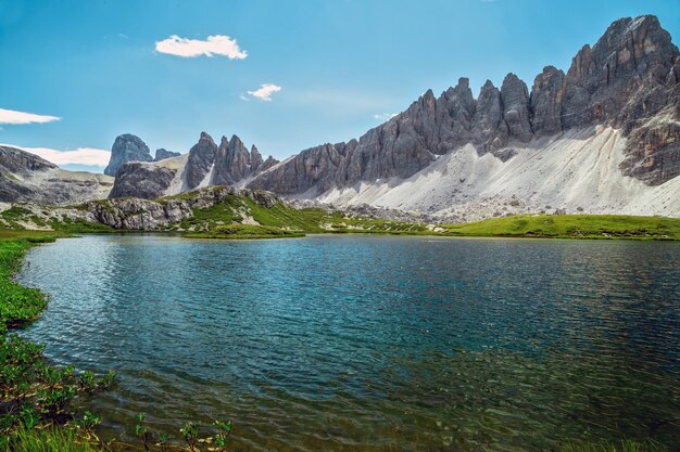 Photo piana lake in tre cime dolomite alpine national park trentino italy
