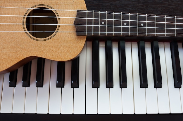 Photo piano and ukulele