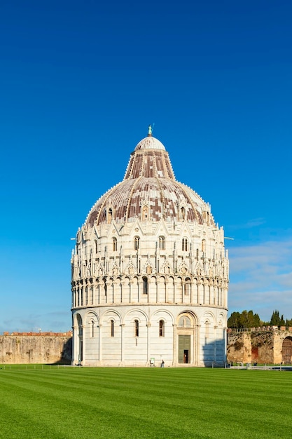 Piazza dei miracoli baptistery