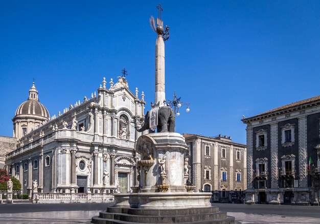 Photo piazza del duomo in catania elephant statue and cathedral of santa agatha sicily italy