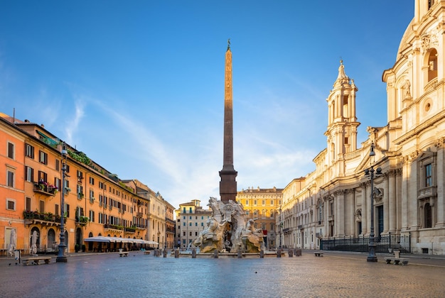 Piazza Navona en Fontein van Moor in de ochtend, Italië