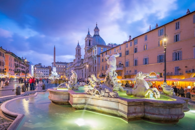 Piazza Navona in Rome, Italië bij schemering