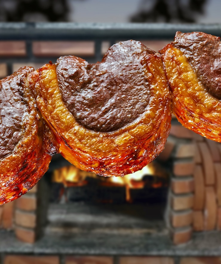 Foto picanha, traditioneel braziliaans rundvlees gesneden