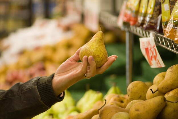 Photo picking fruits at the greengrocer store