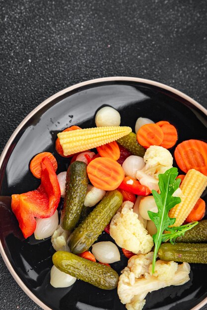 Photo pickled vegetables salad cucumber gherkin carrot onion cauliflower pepper appetizer meal food