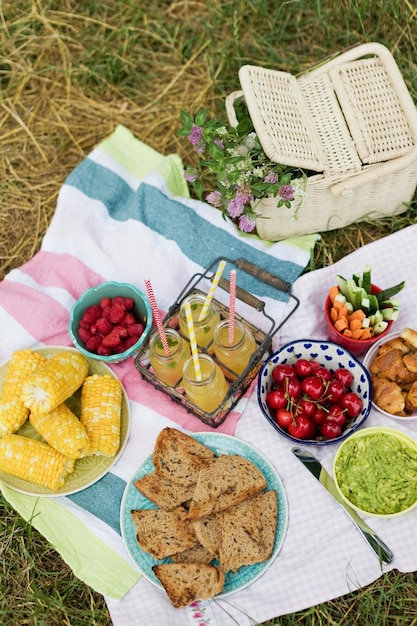 Picknick met eten in het park