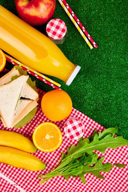 Picknick op het gras.