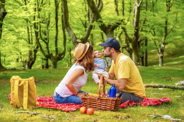 生まれたばかりの息子とのピクニックの日