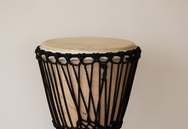 Foto un'immagine dello strumento a percussione africano djembe