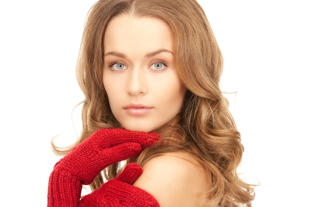 картина красивая женщина в красных рукавицах