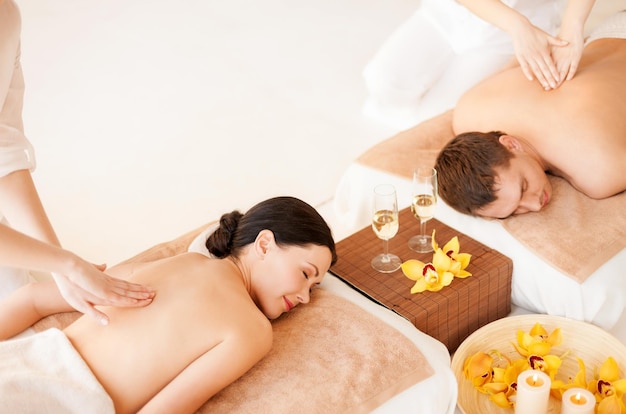 picture of couple in spa salon getting massage