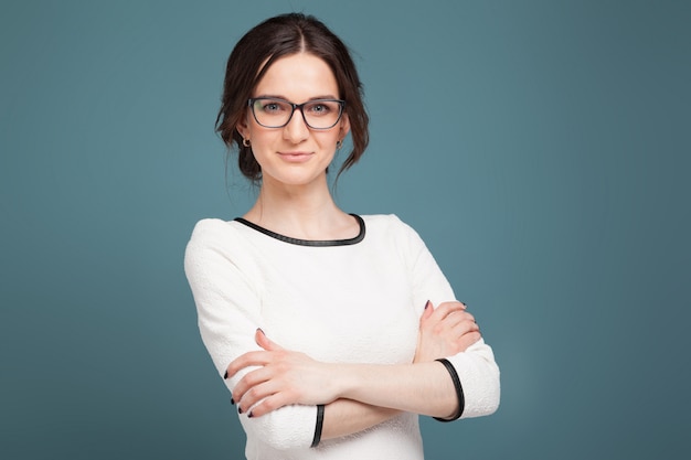 Picture of good looking woman in light clothes standing 