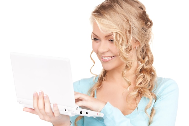 노트북 컴퓨터와 함께 행복 한 여자의 그림