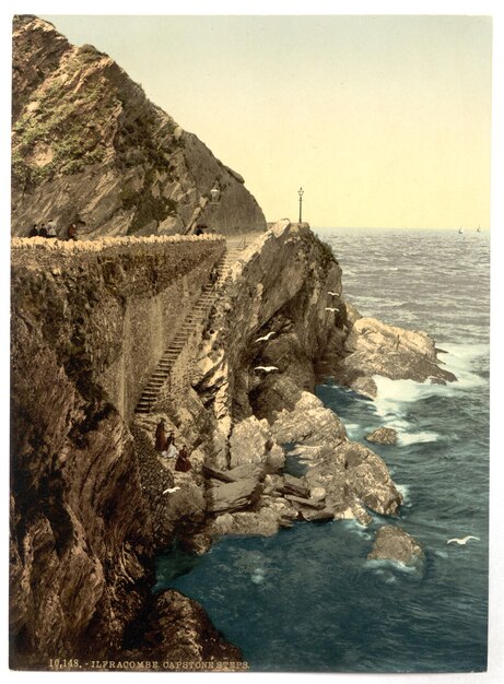 Photo a picture of a lighthouse and the ocean with a lighthouse in the background