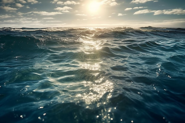 Картина океана с солнцем, сияющим на воде