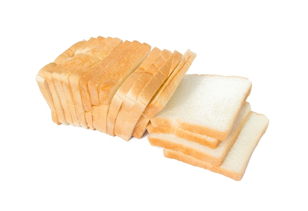 白い孤立した背景の上の朝食のためのスライスされた柔らかくて粘着性のあるおいしい白パンの画像