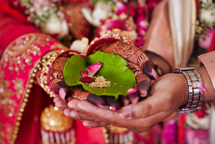 Photo picture of a traditional hindu indian wedding ceremony, showcasing some details
