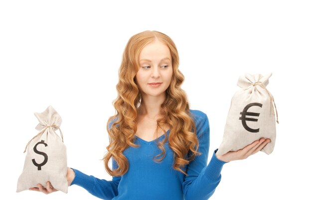 изображение женщины с евро и долларовыми сумками