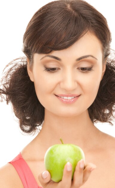 картина молодой красивой женщины с зеленым яблоком