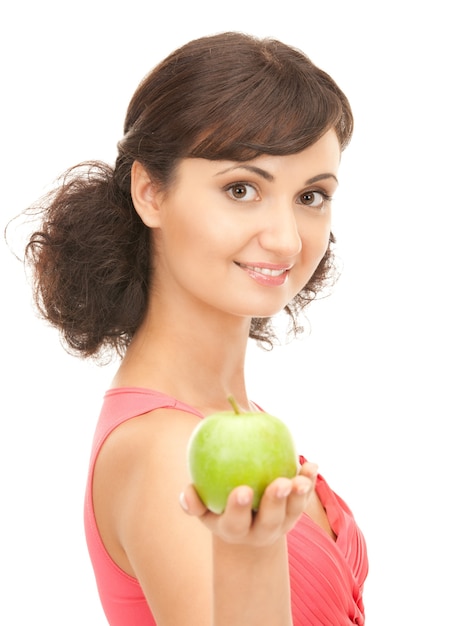 녹색 사과를 가진 아름다운 젊은 여성의 사진